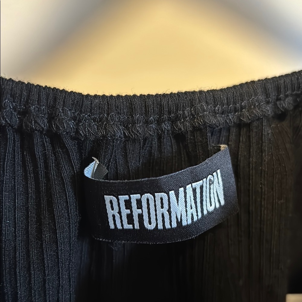 Reformation off the shoulder puff sleeve crop top. - Picture 4 of 5